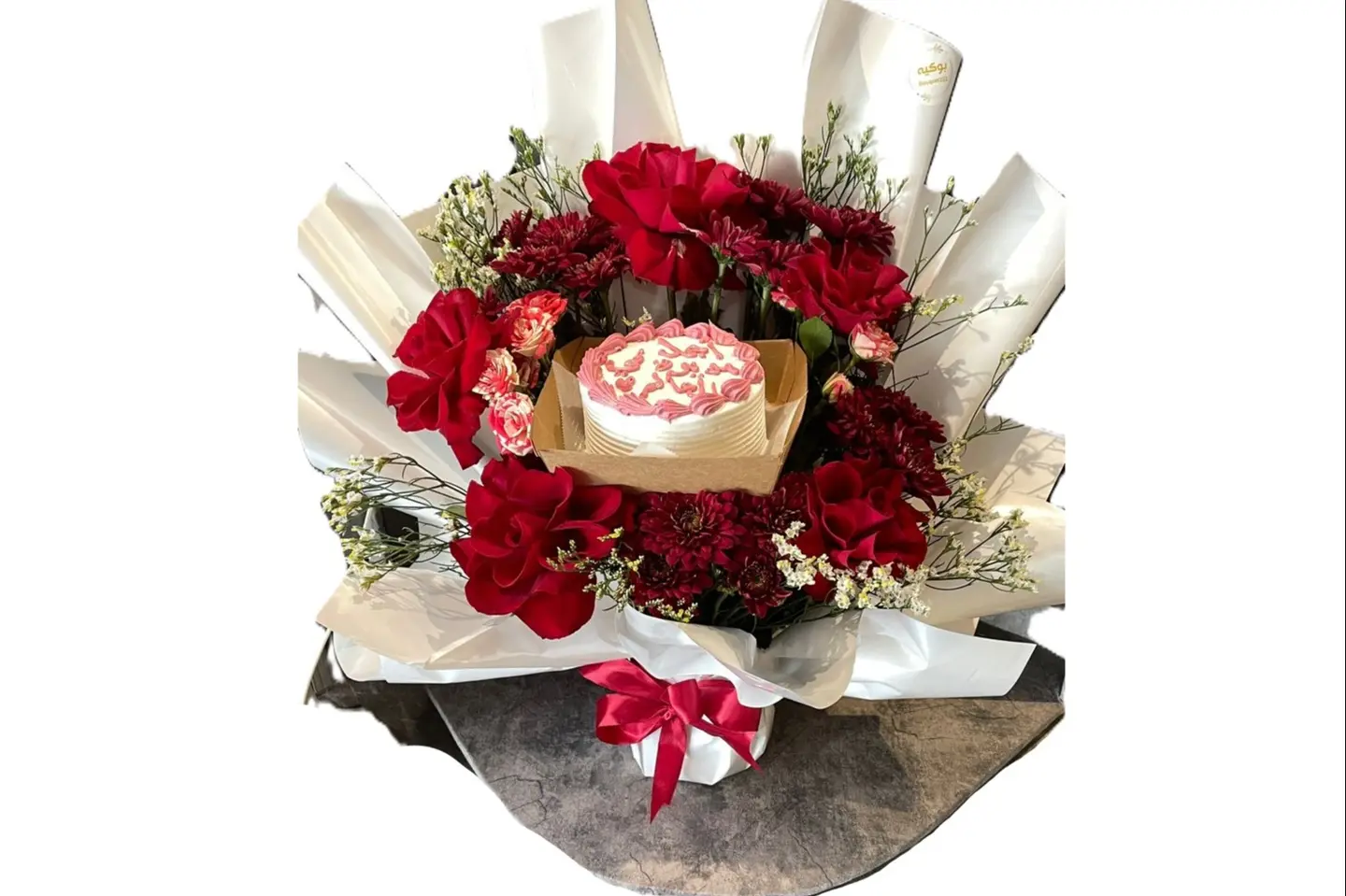 باقة مع كيك ميني احمر