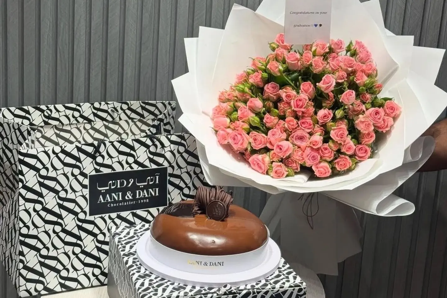 باقة ورديه مع كيك اني وداني