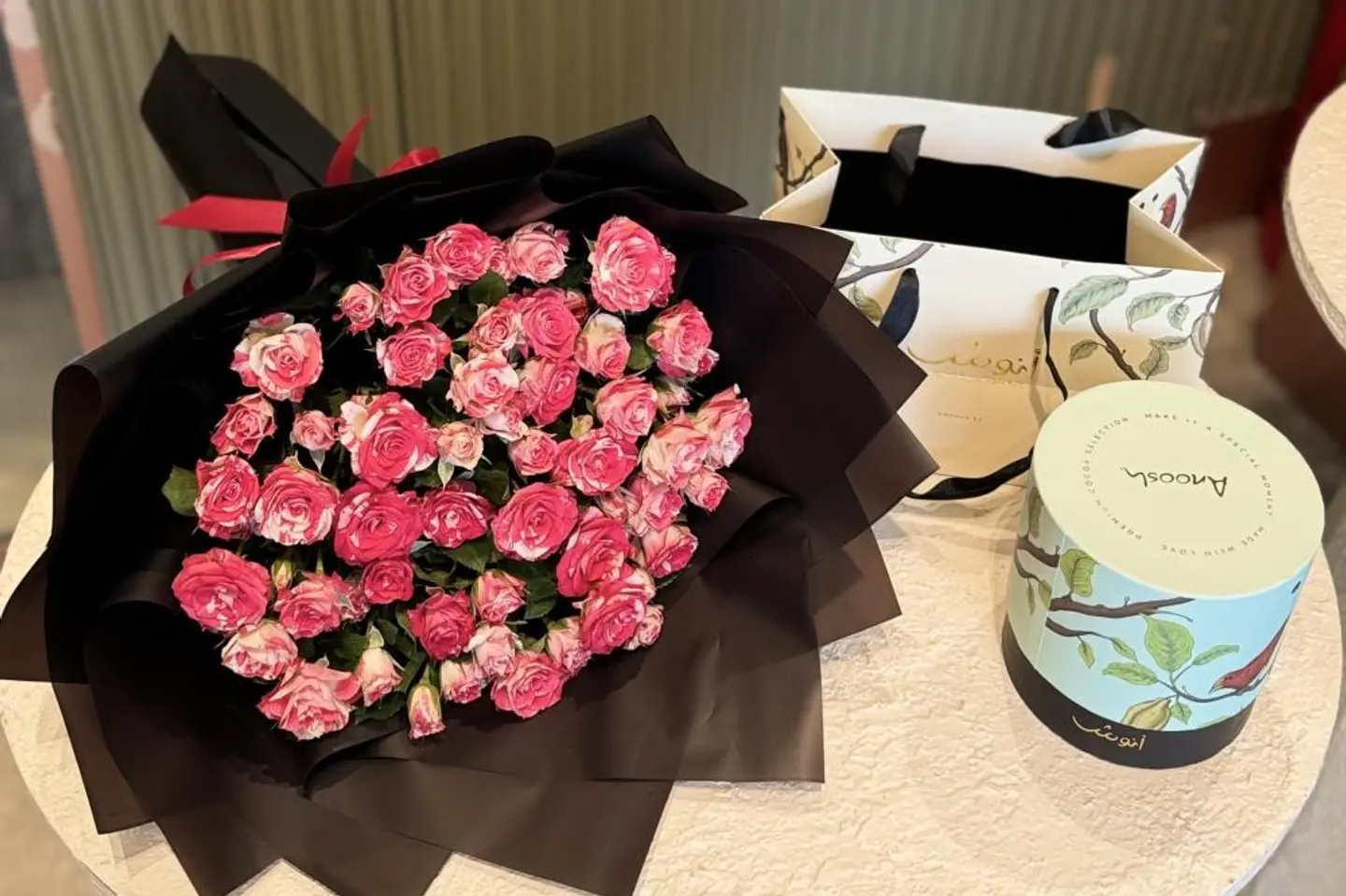 باقة البيبي روز مع شوكلاتة انوش