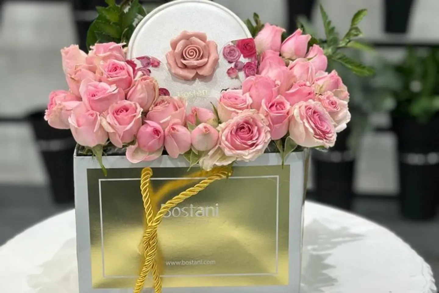 تنسيق وردي مع شوكلاته بستاني