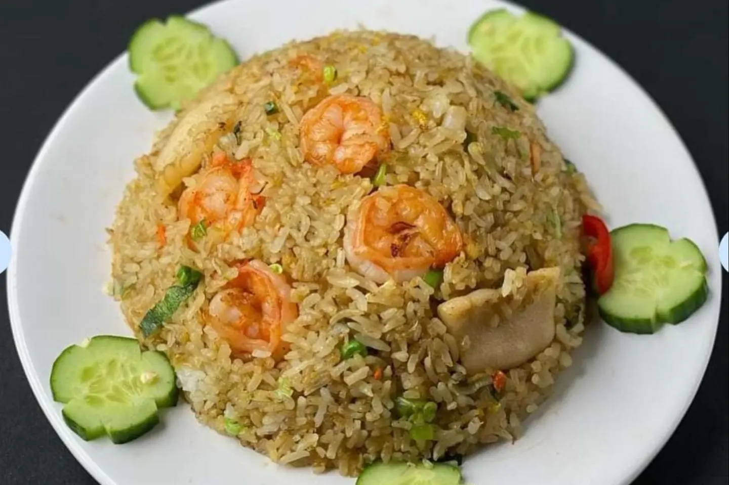 رز مقلي بالجمبري والحبار