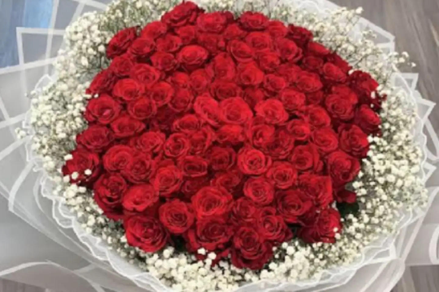 Large Bouquet Of Roses