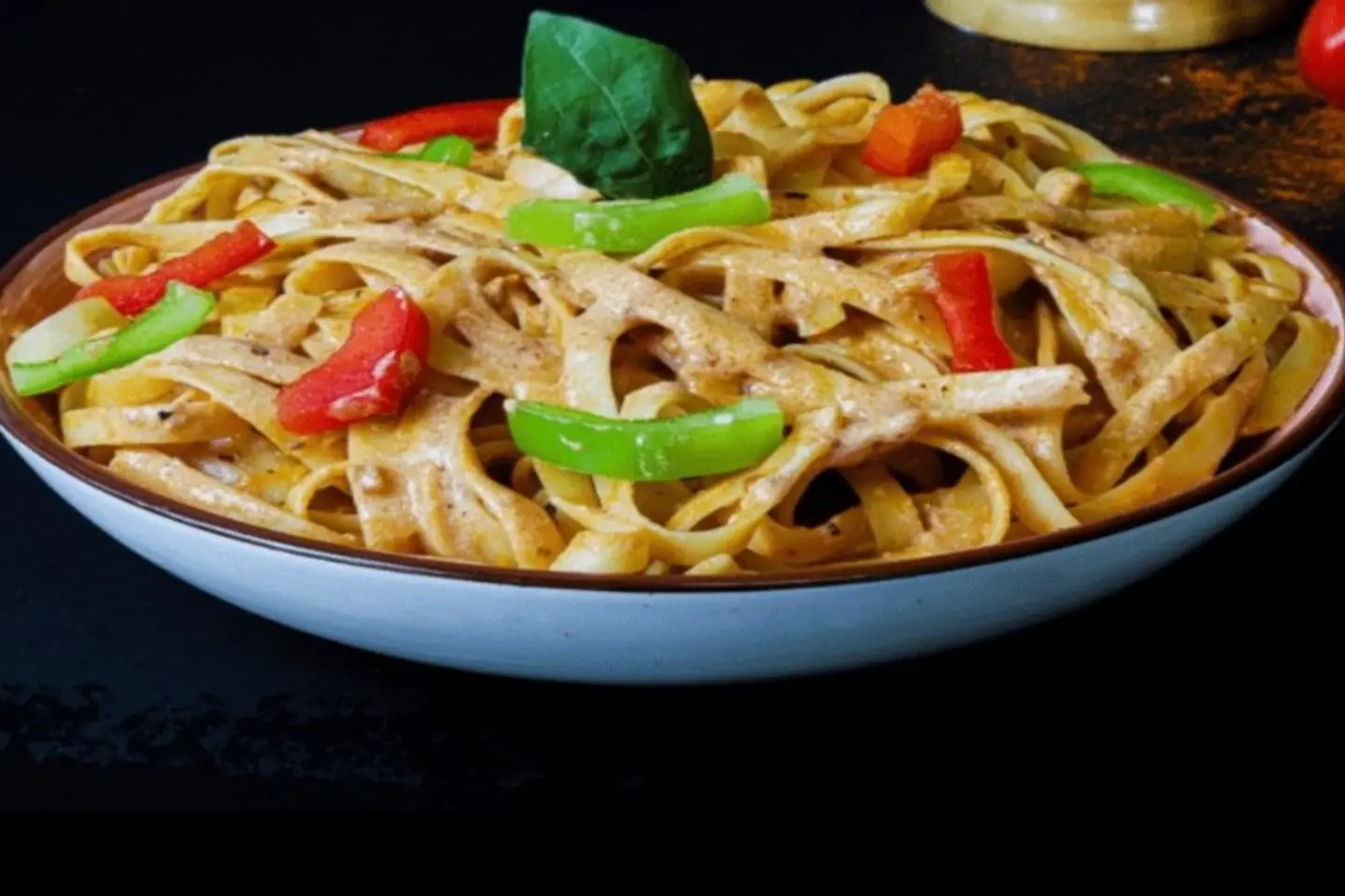 فوتشيني حمراء سادة