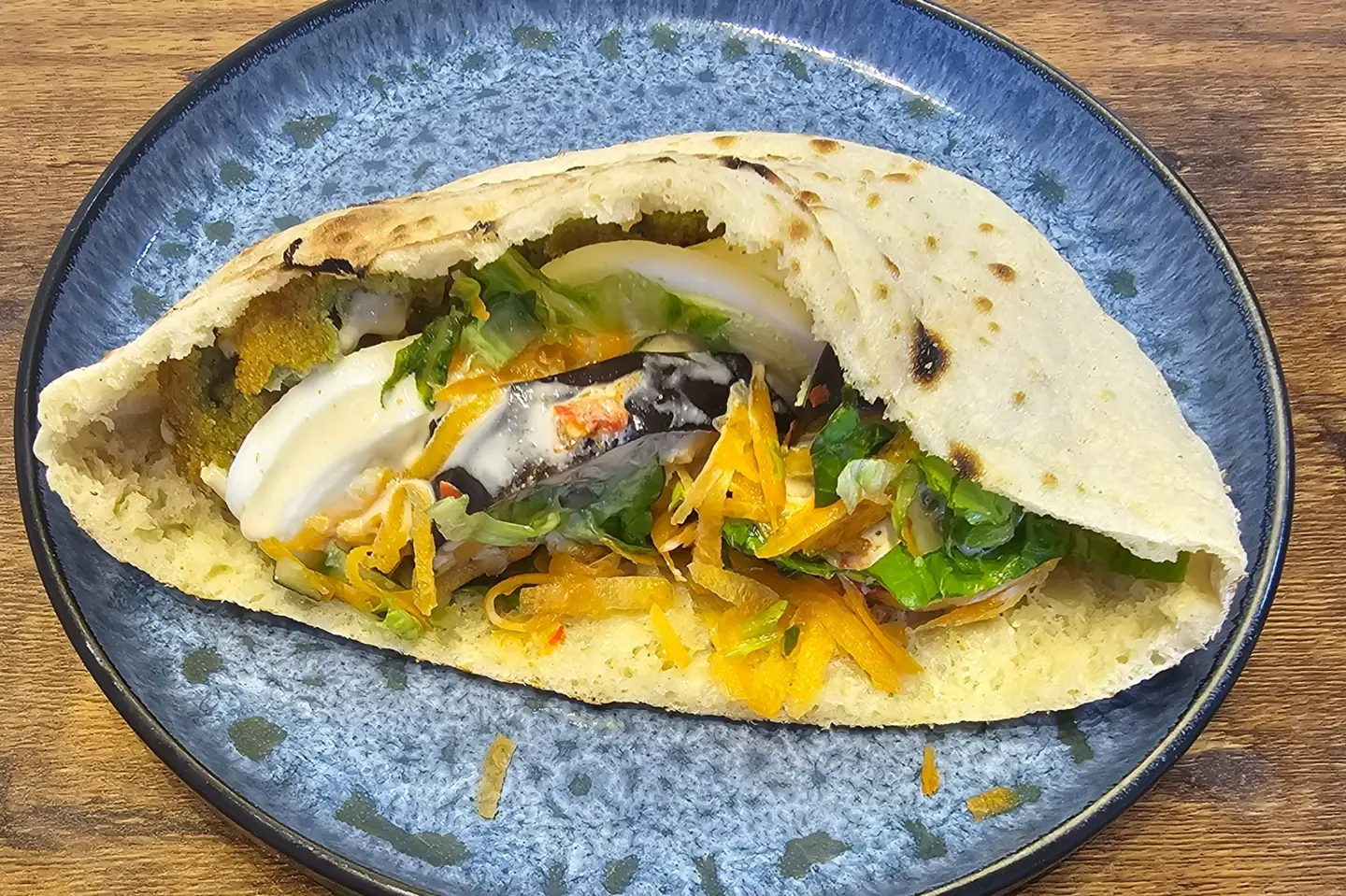 ساندوتش طعمية بالبيض