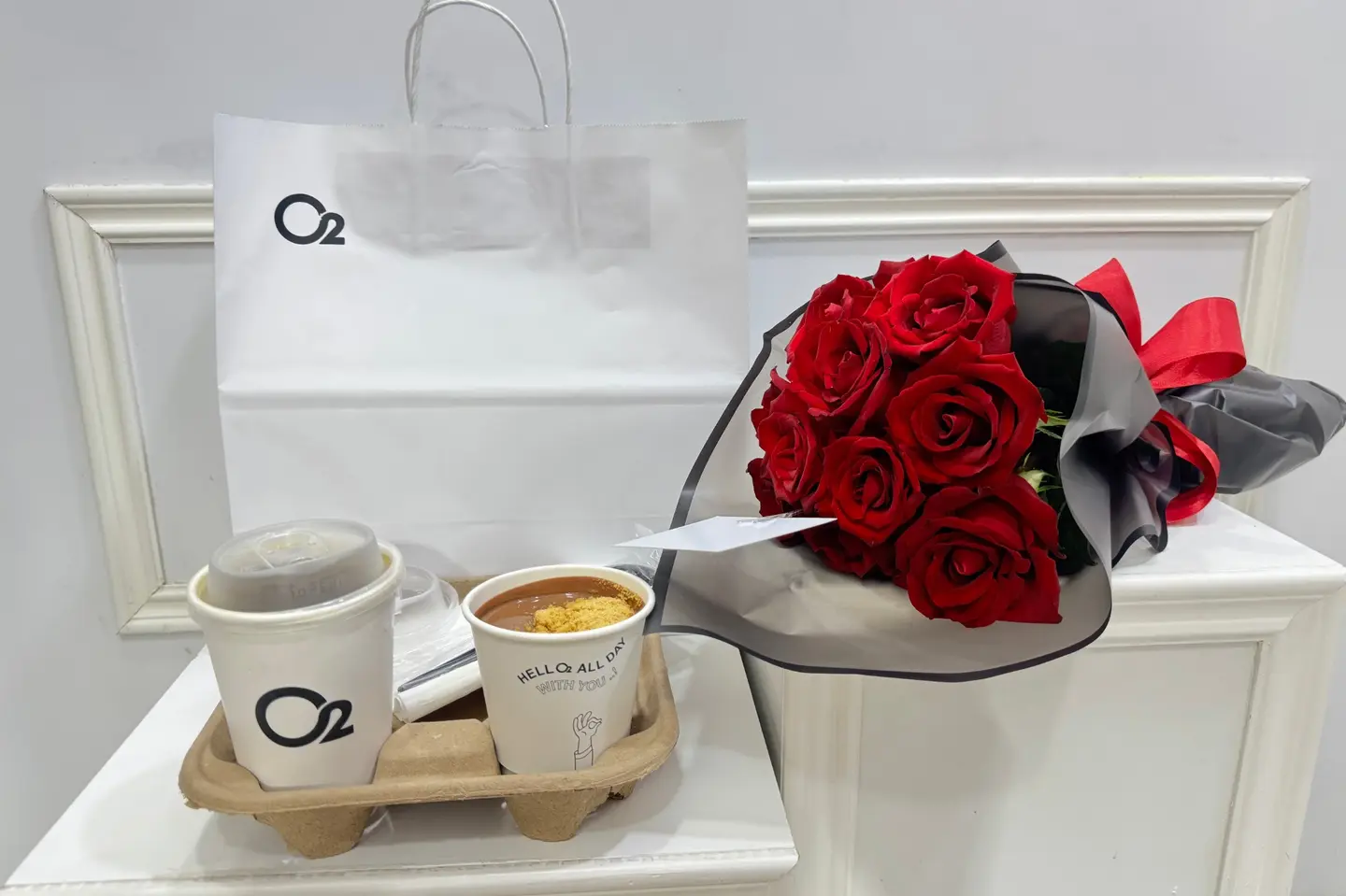 قهوة وورد وشوكولاتة