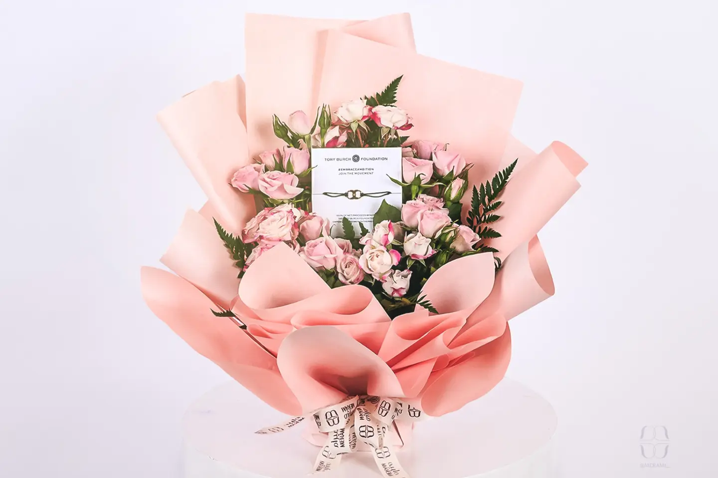 باقه ورود مع اسوارة توري بورش