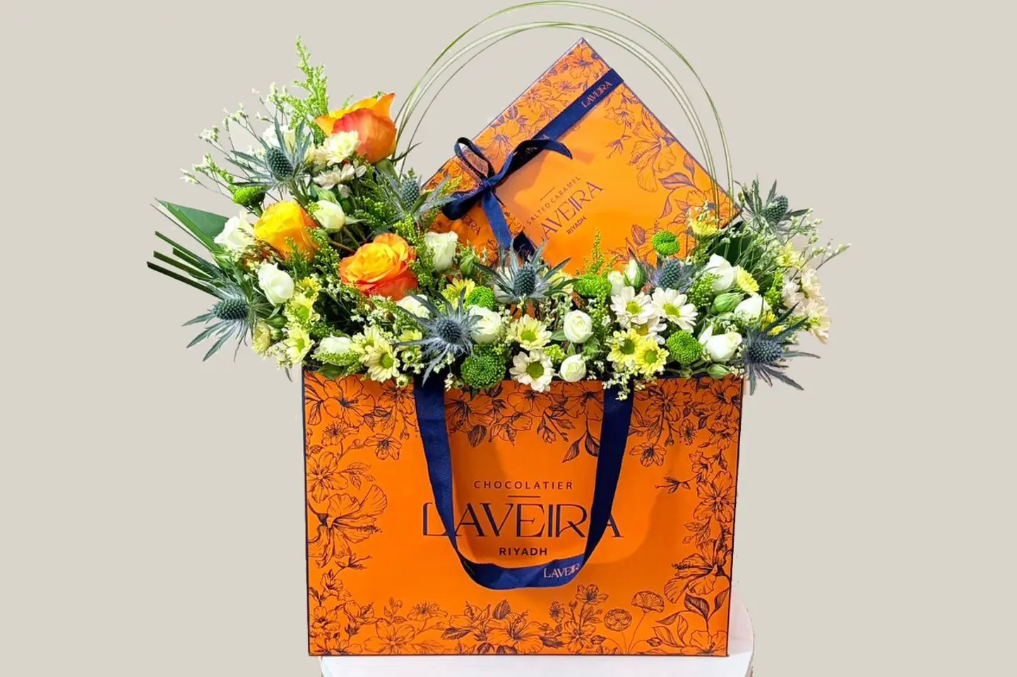 لافيرا كيس مع زهرة