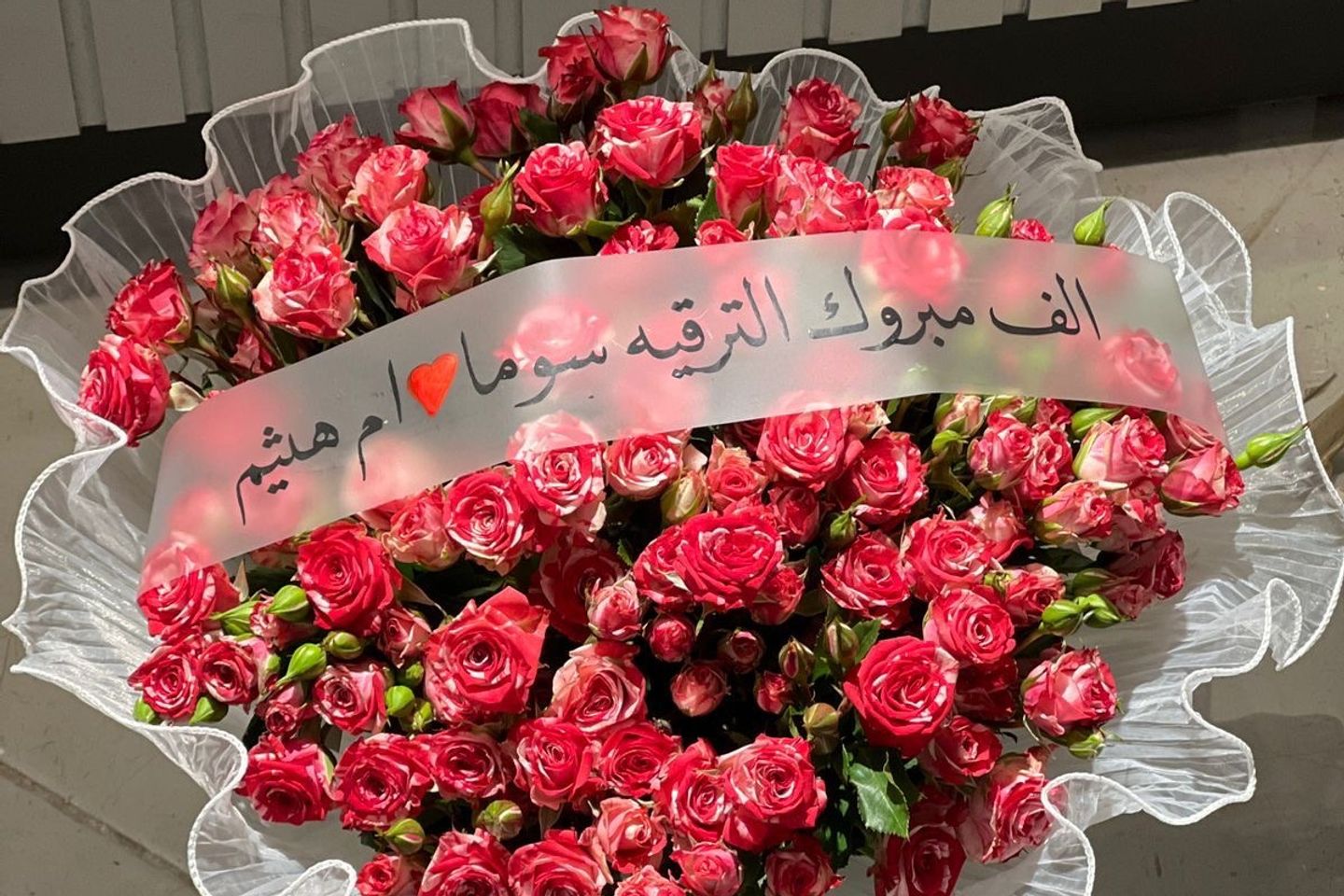 بوكيه بيبي جوري احمر مع شريط كتابه مجاني