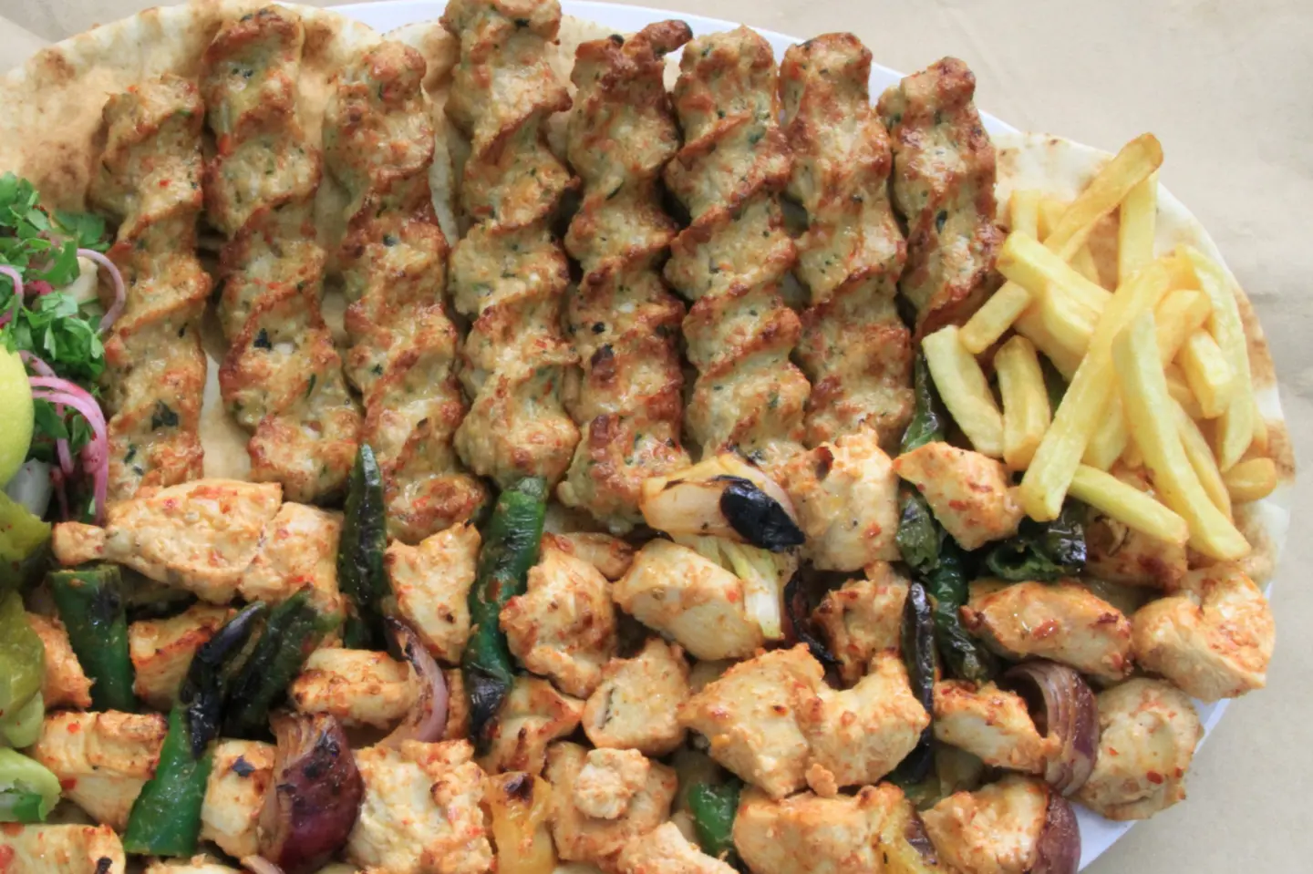 ستة عشر سيخ كباب دجاج
