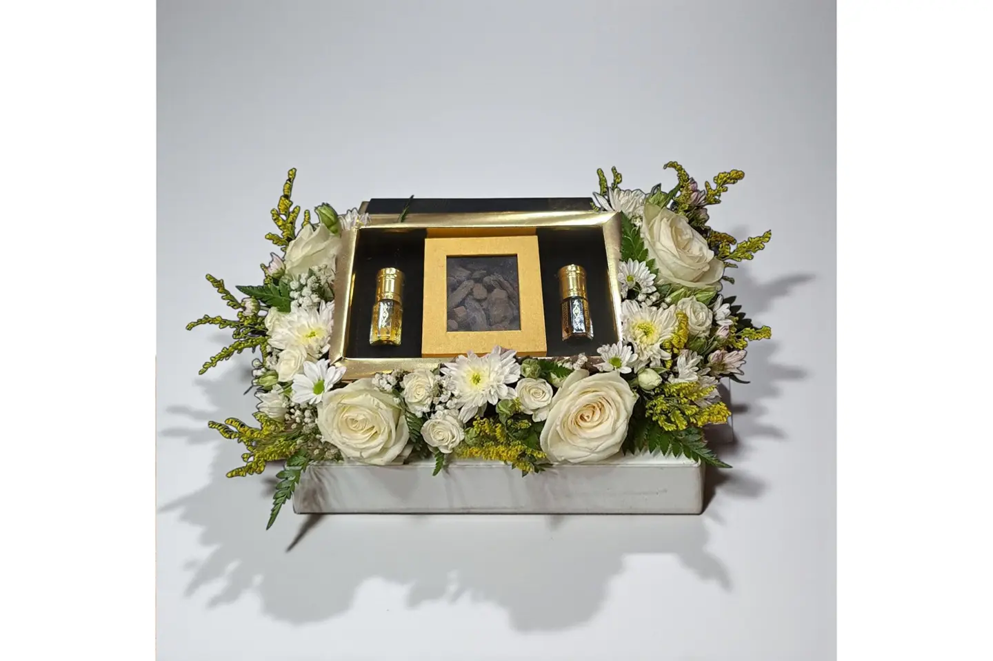 دهن عود و بخور و مخلط و ورد