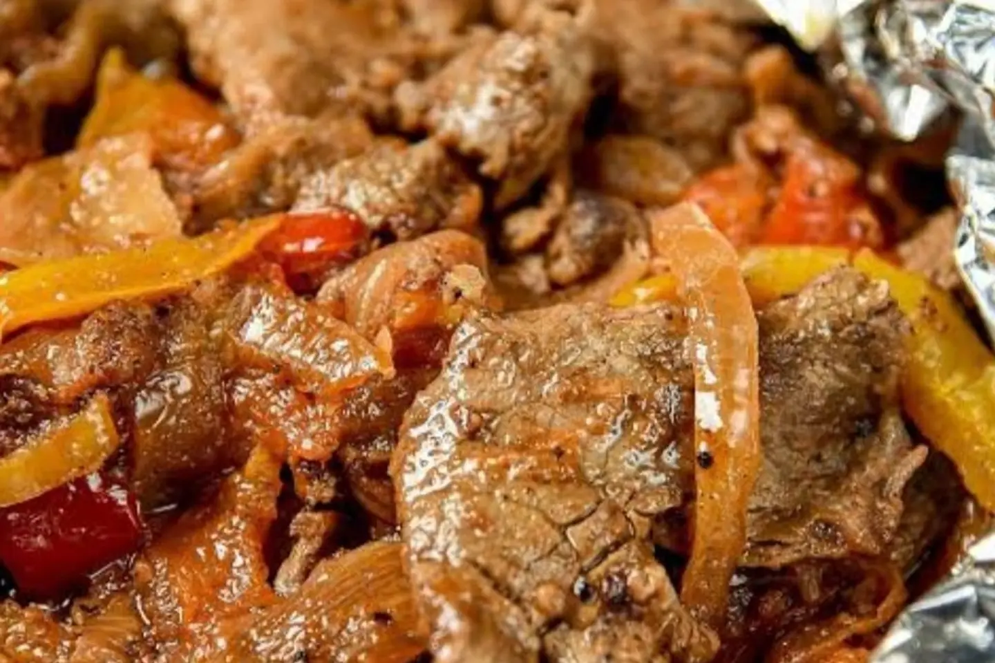 ورقه لحمه مع الرز والخضار