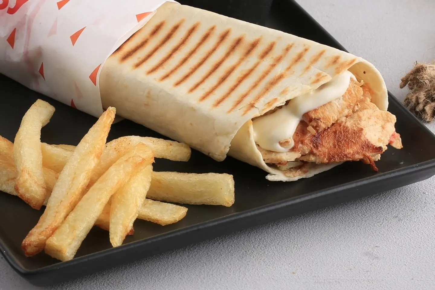 ساندوتش شاورما صغير خبز صاج