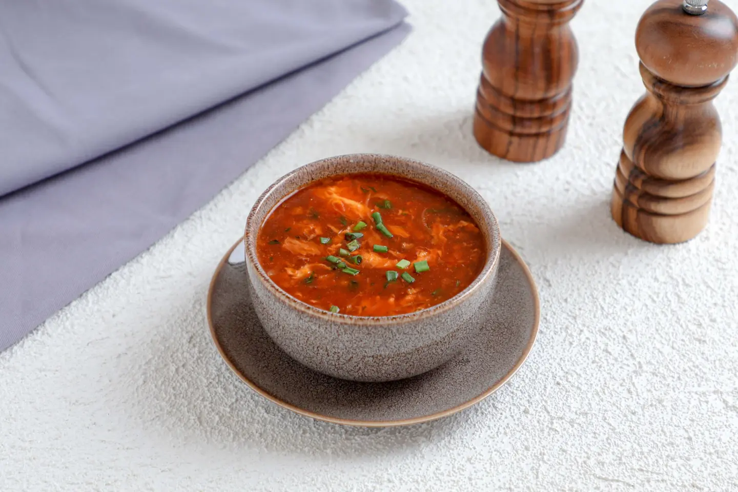 شوربة حارة وحامضة بالخضار