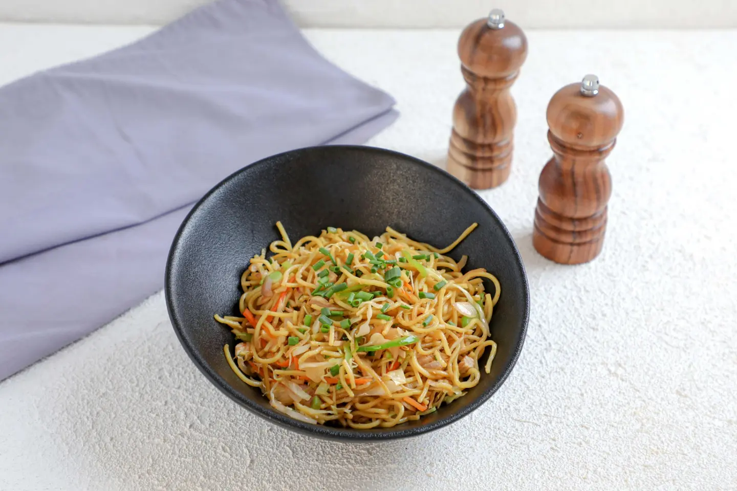 نودلز هاكا بالدجاج