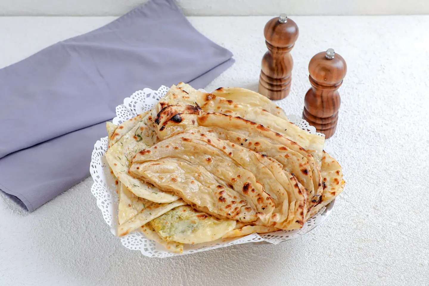 سلة خبز ميكس