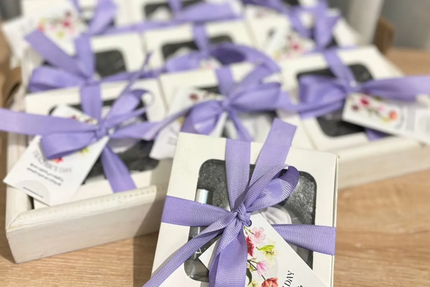 هديه معلم فواحة للسياره او المكتب