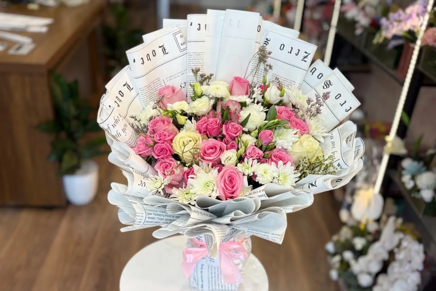 Pink And White Roses Package