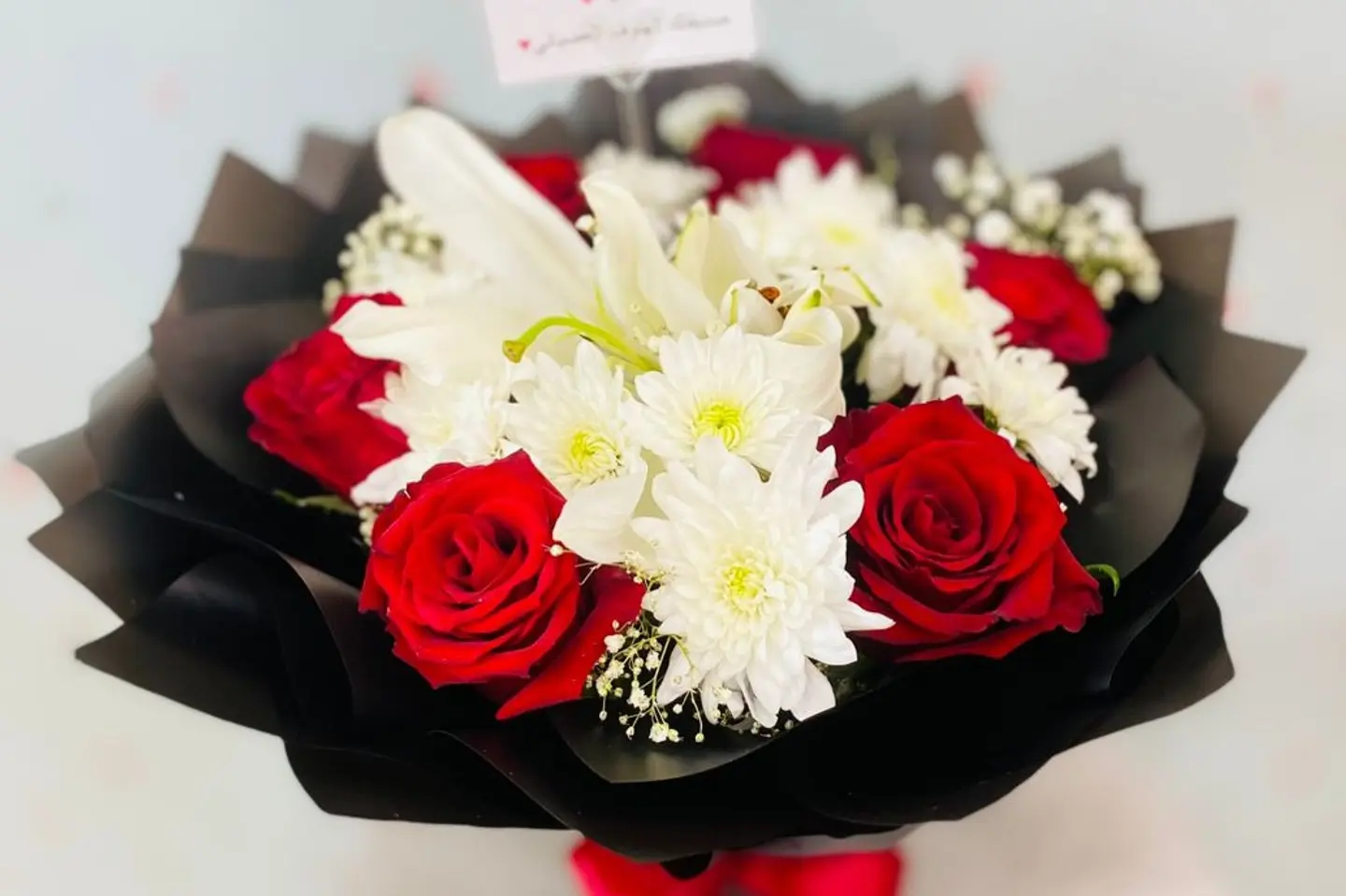 باقة حمراء وبيضاء