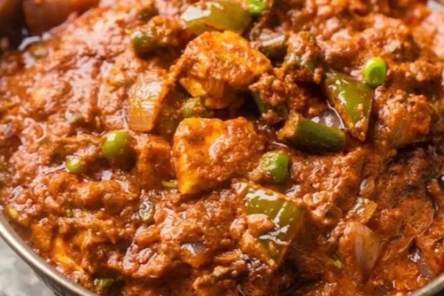 فيج كولهابوري المرق الأحمر حار