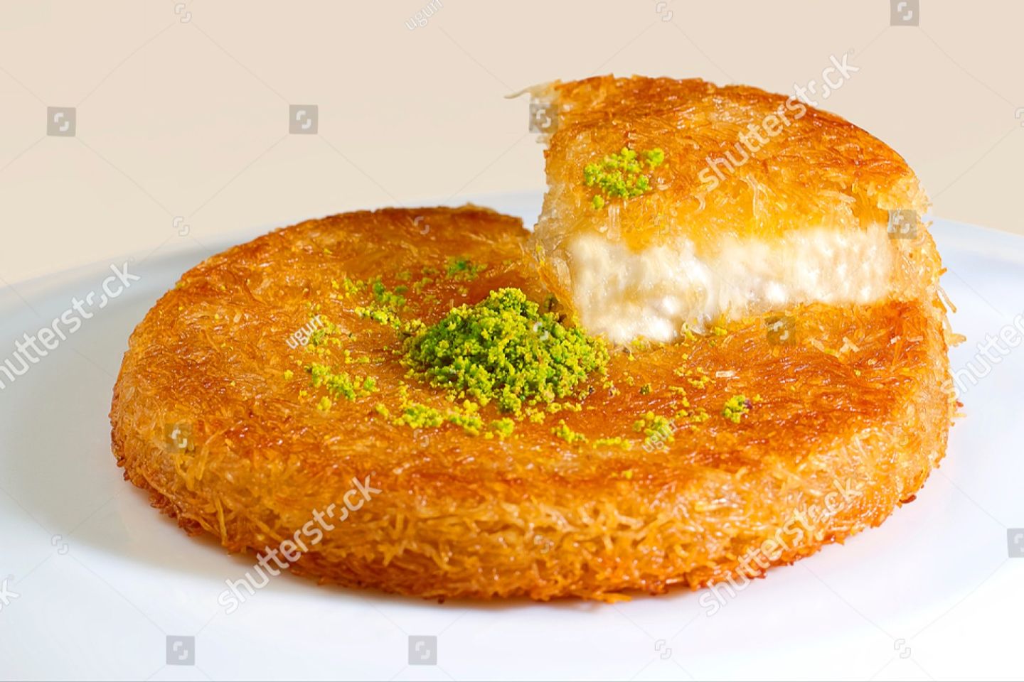 كنافة بالفستق والعسل