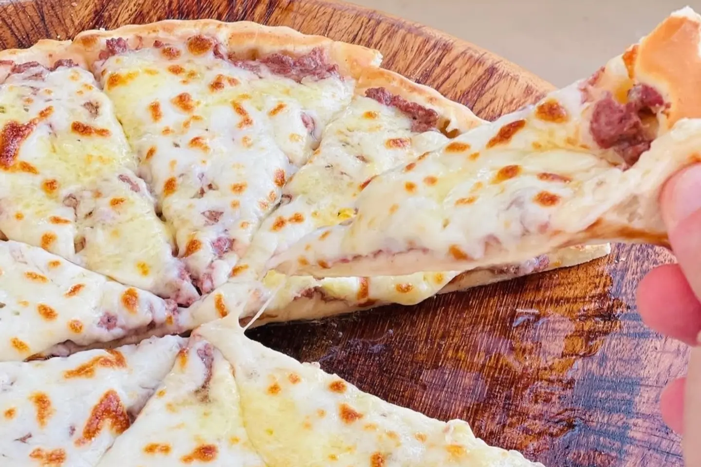 Pie Aleppo Sausage With Mozzarella Cheese