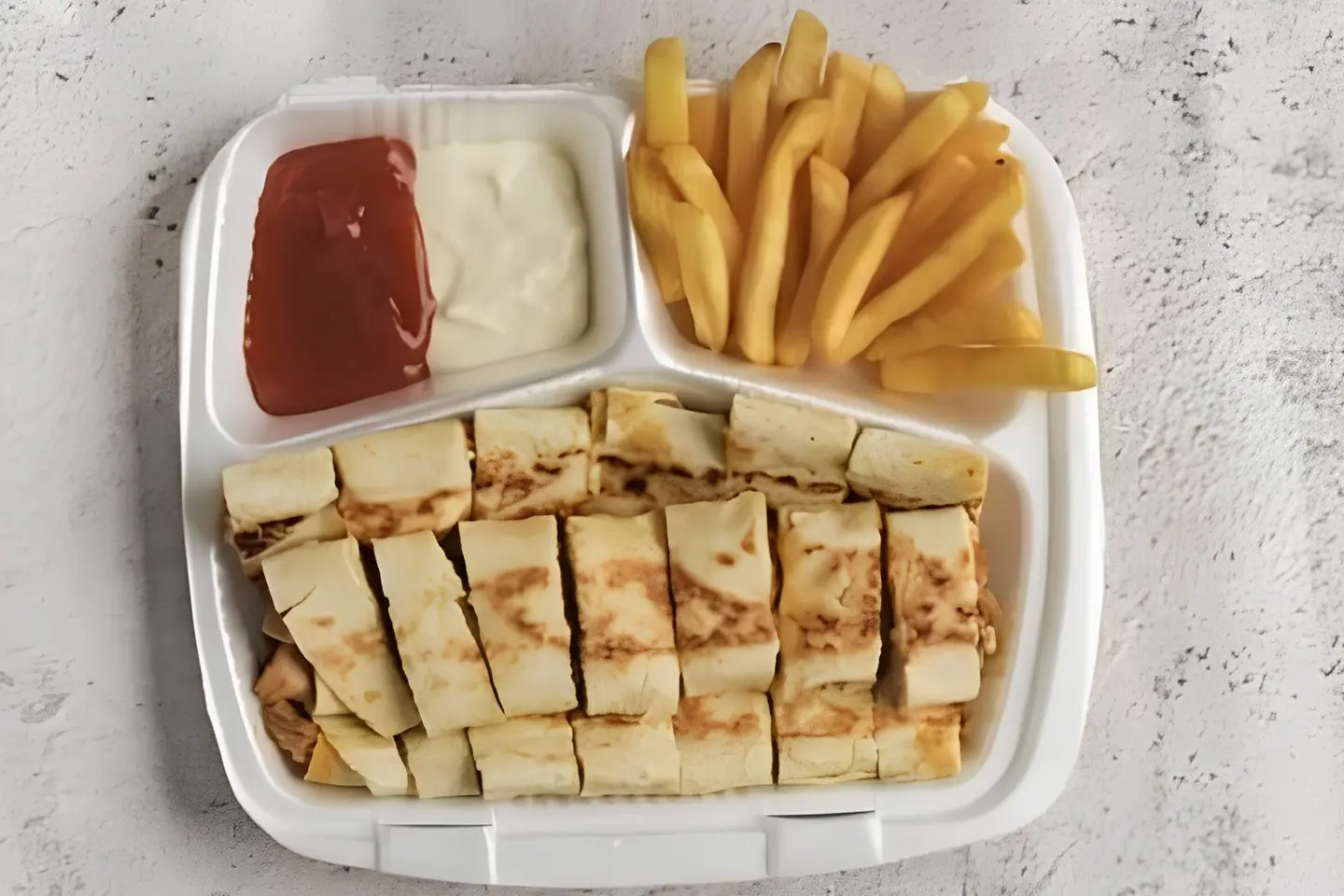 صحن شاورما عربي دجاج بالجبن