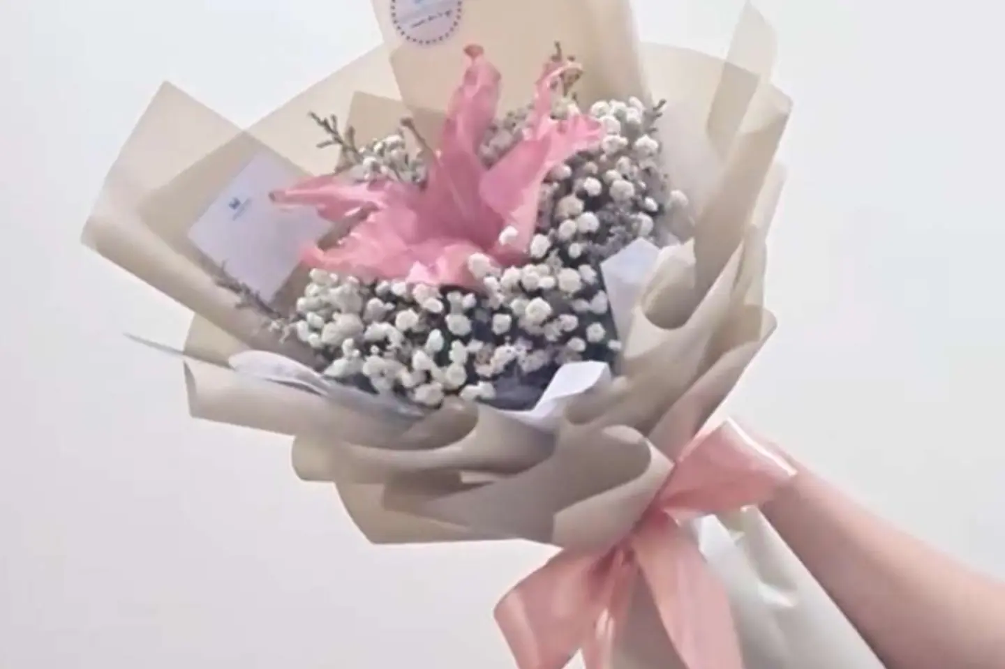 زهرة الكازة مع إكسسوارات