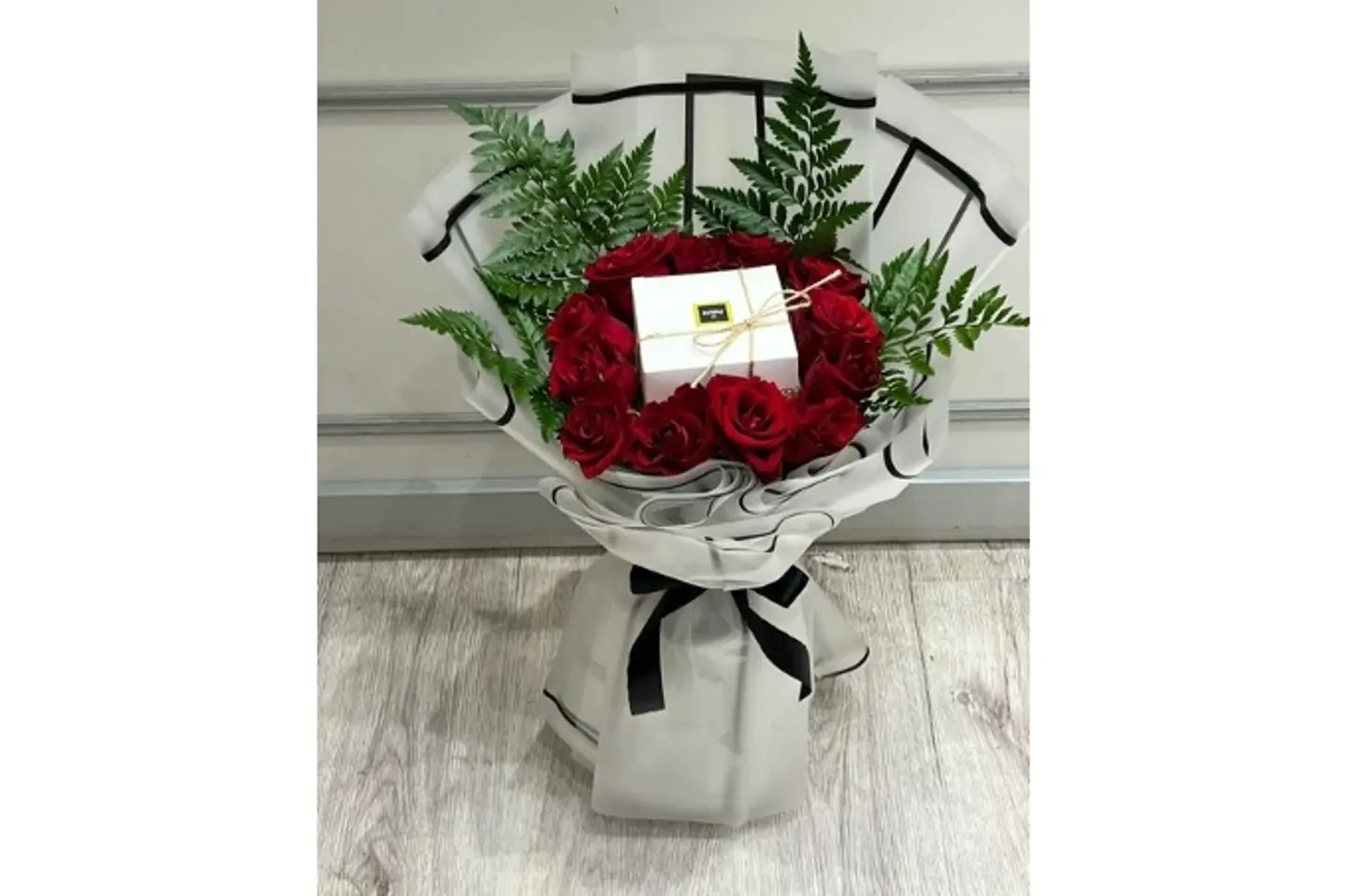 Red Rose Bouquet With Patchi