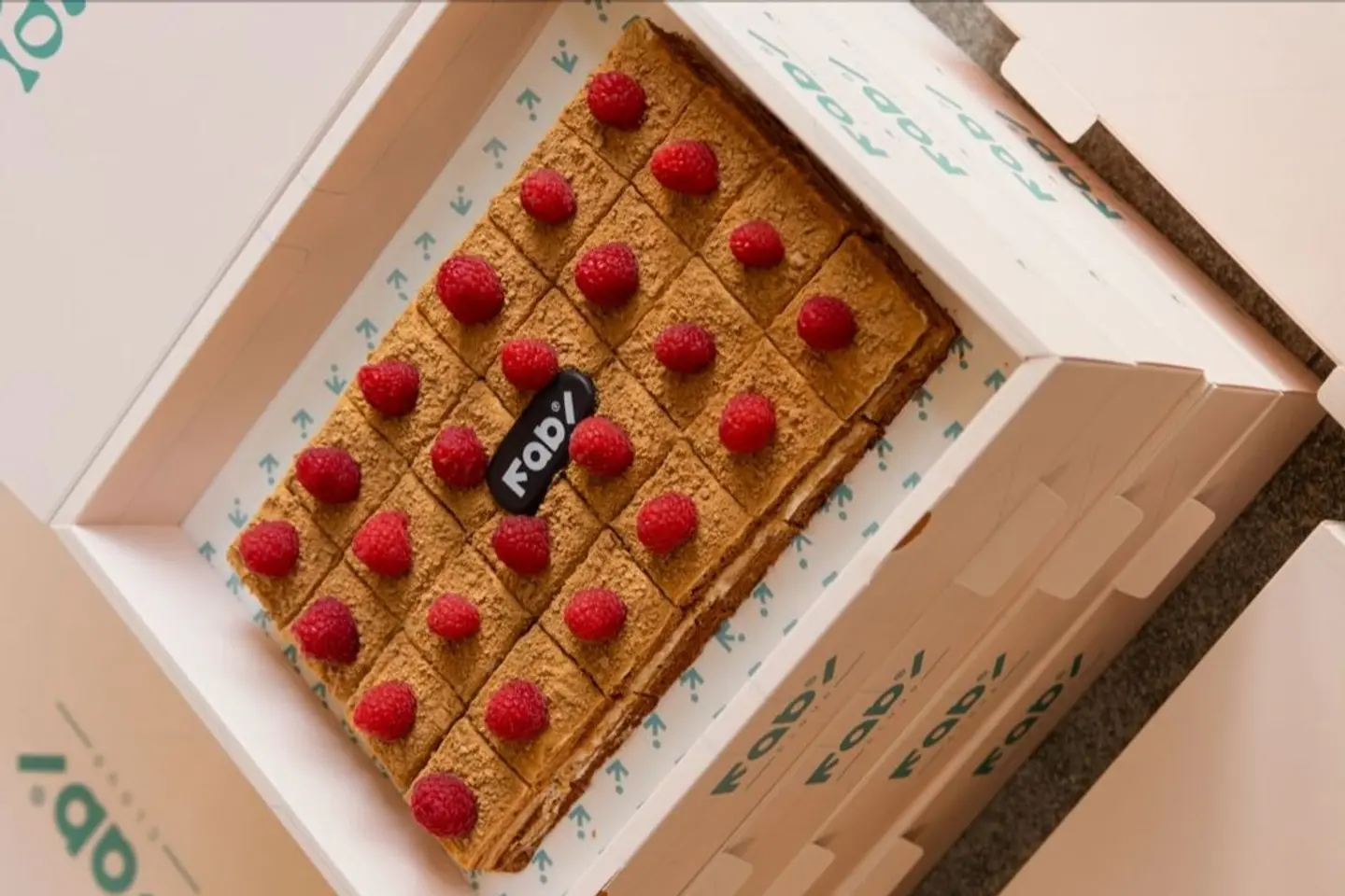 De Lucci Honey Cake