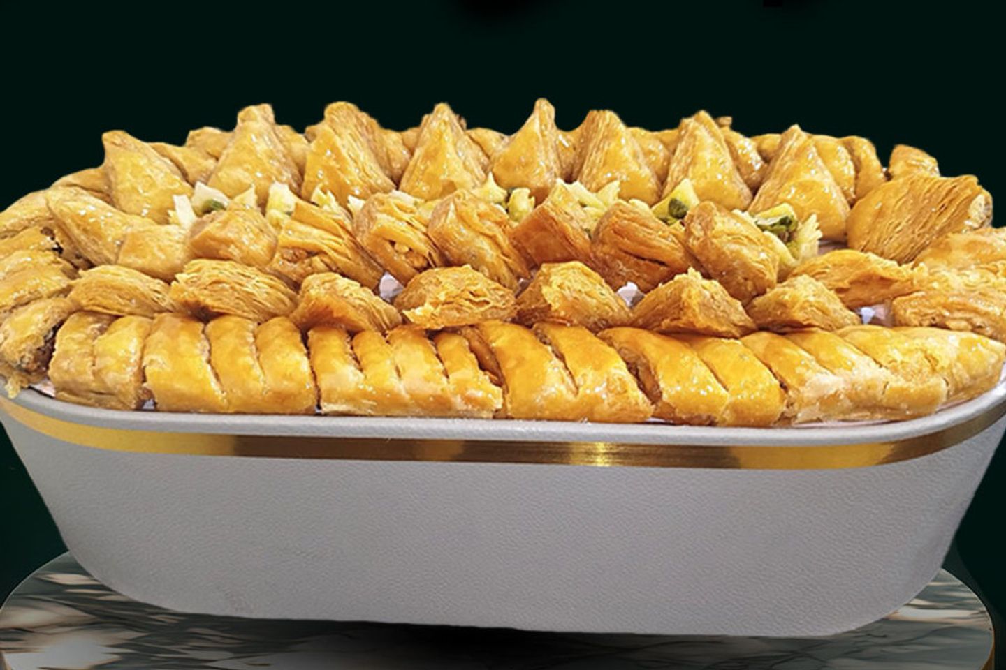 صحن بقلاوة كبير
