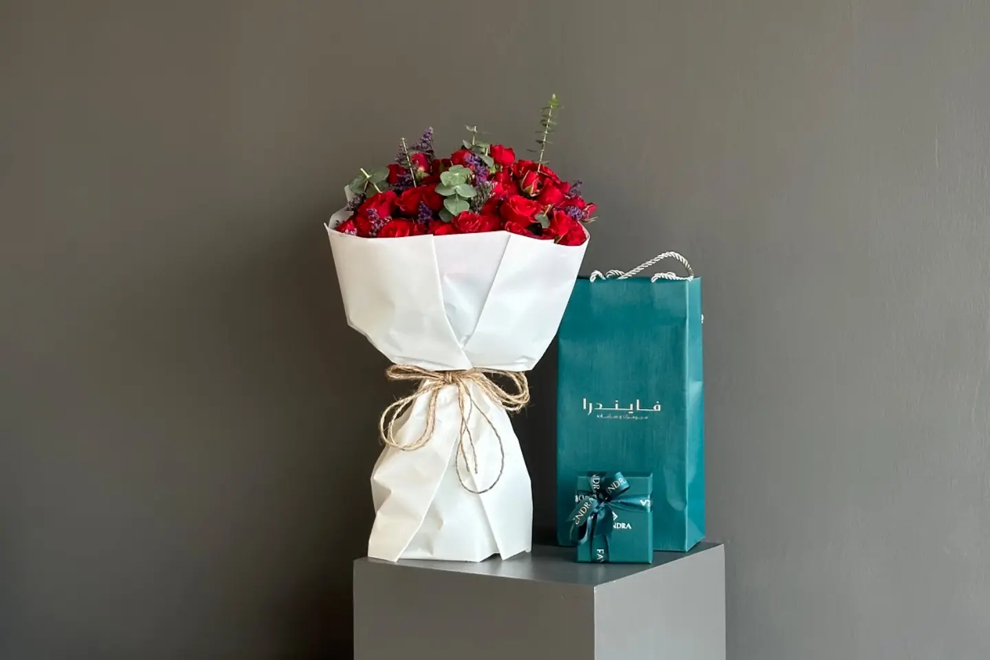 Findra And A Bouquet Of Roses