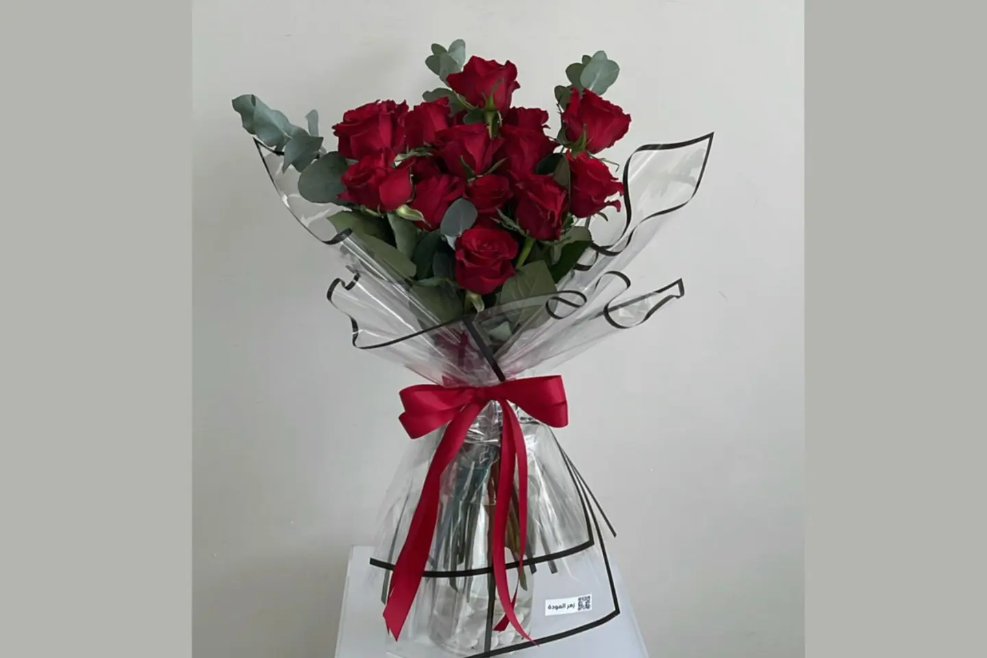 بوكية جوري أحمر بتغليف شفاف