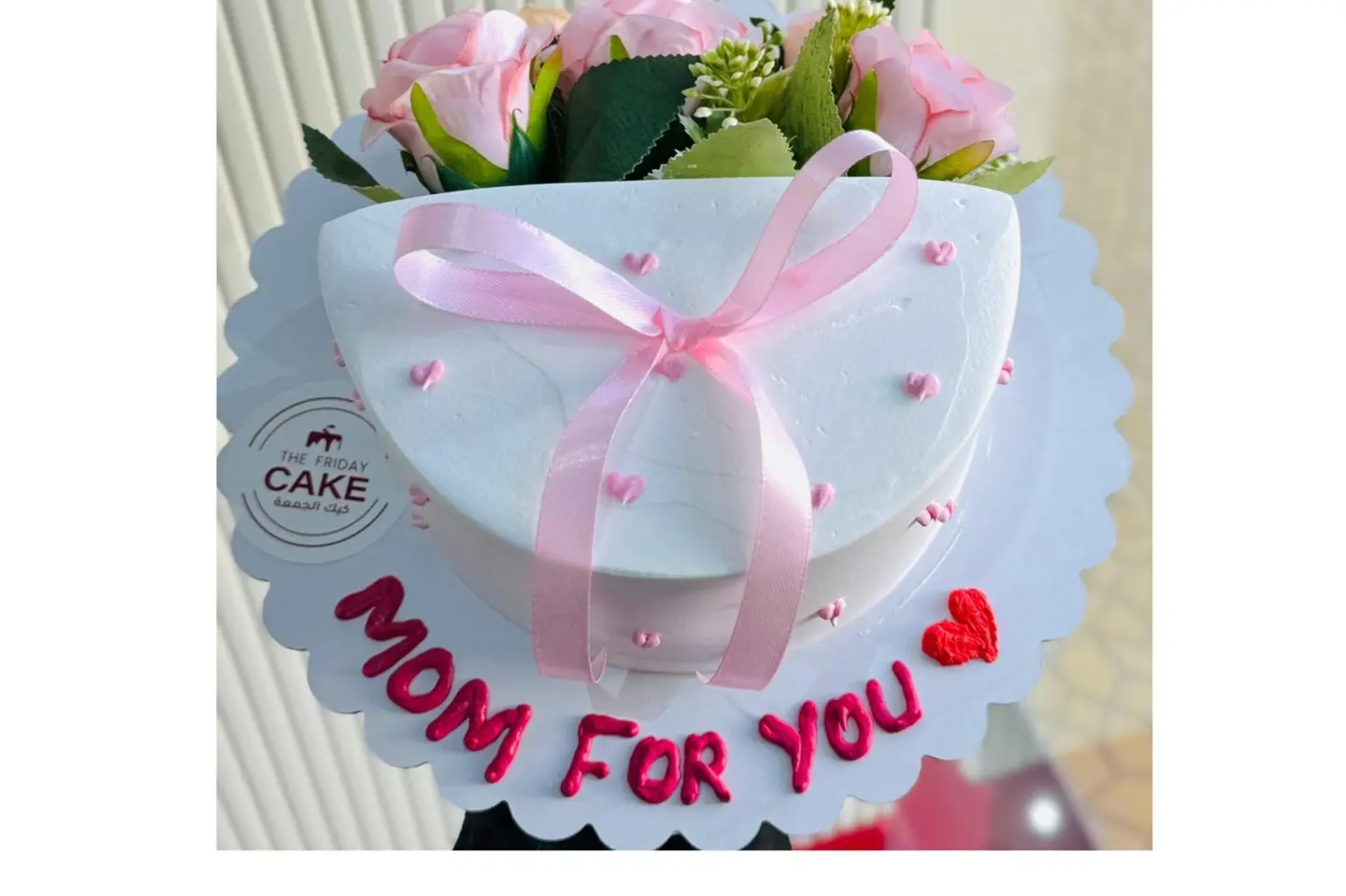 كيك الام بالورود الورديه