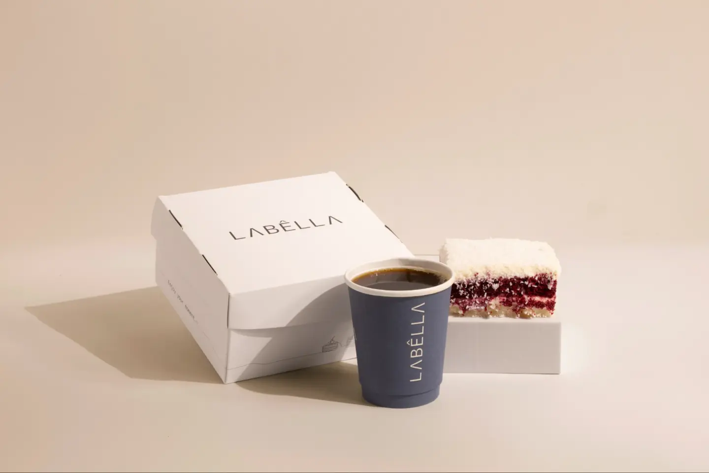 عرض كوكونت كيك + قهوة اليوم