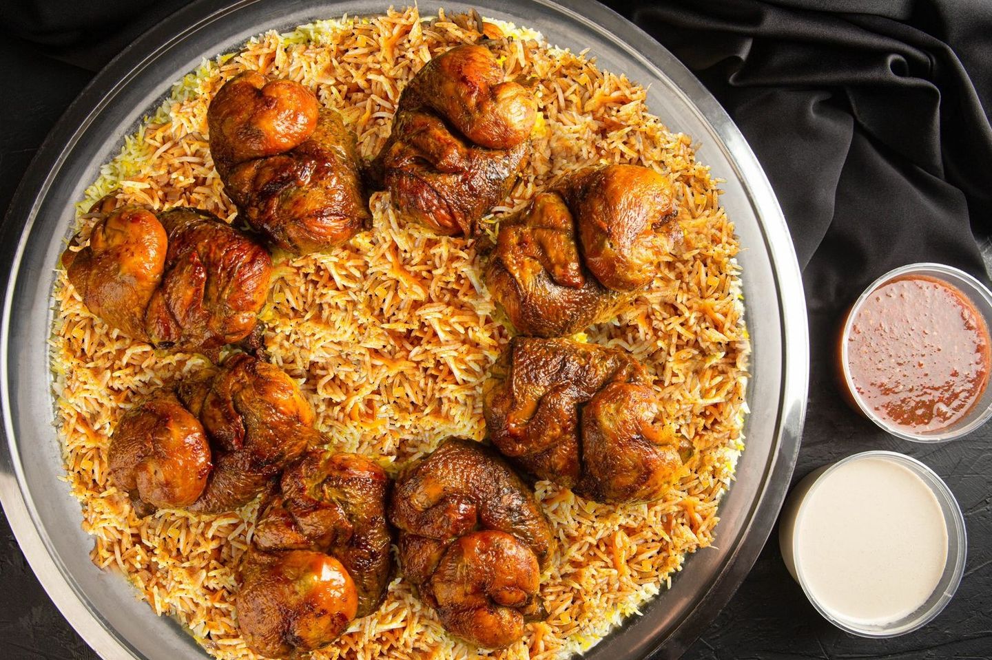 صحن 4 دجاج عالسيخ كامل مع ارز احمر