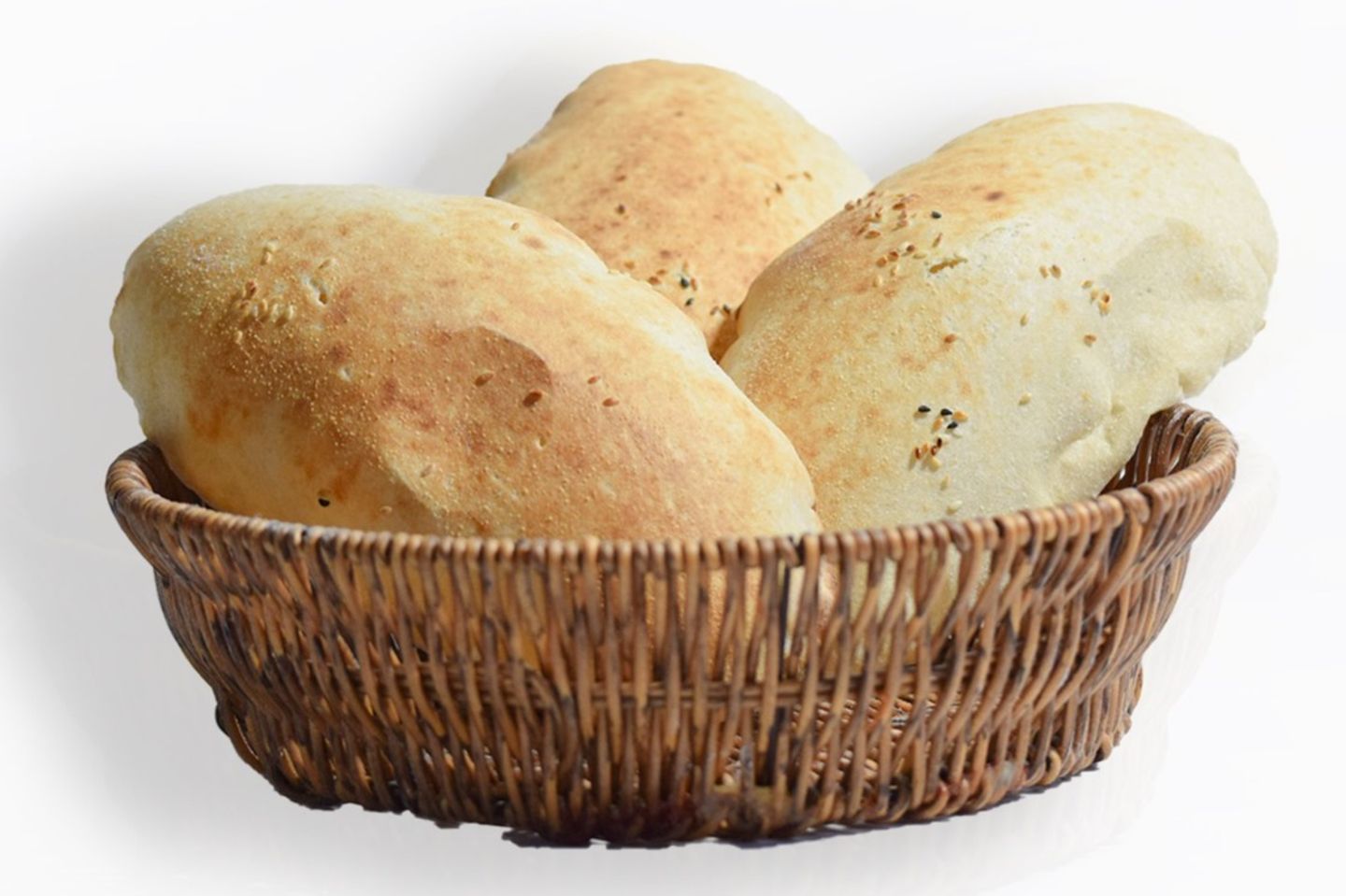 اضافة ثلاثة حبات خبز طازج
