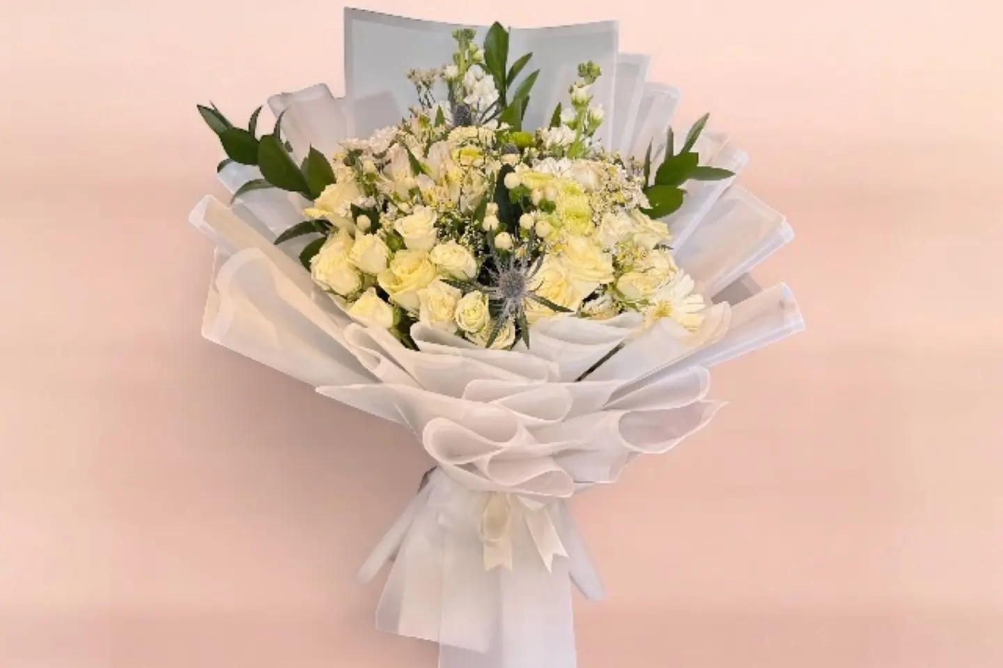 باقة بيضاء جذابة