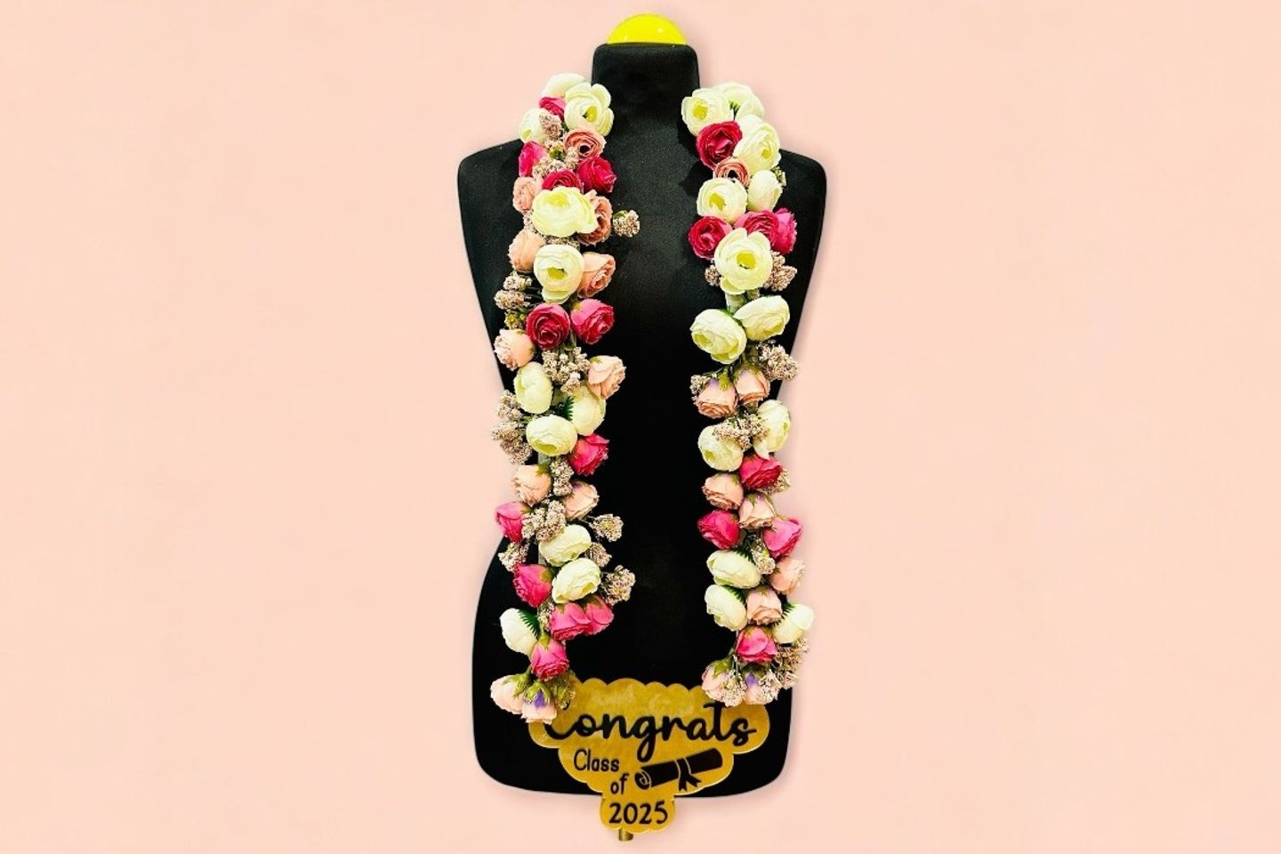 A Distinctive Artificial Rose Necklace