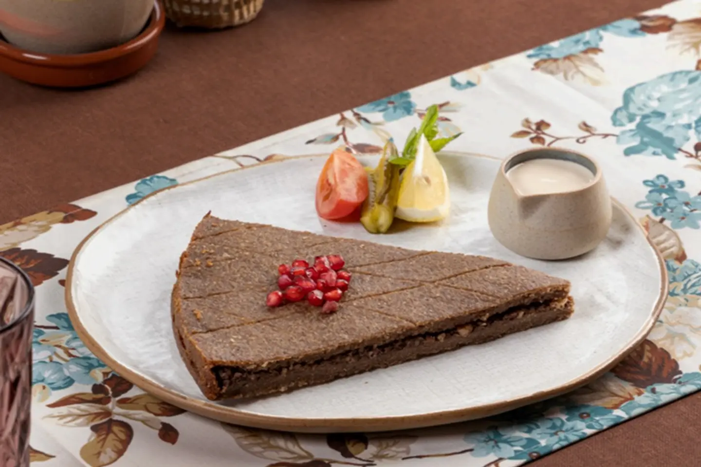 كبة بالصينية مع صوص الطحينة