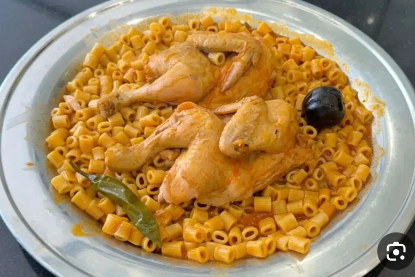 نصف مضغوط دجاج مع المكرونة