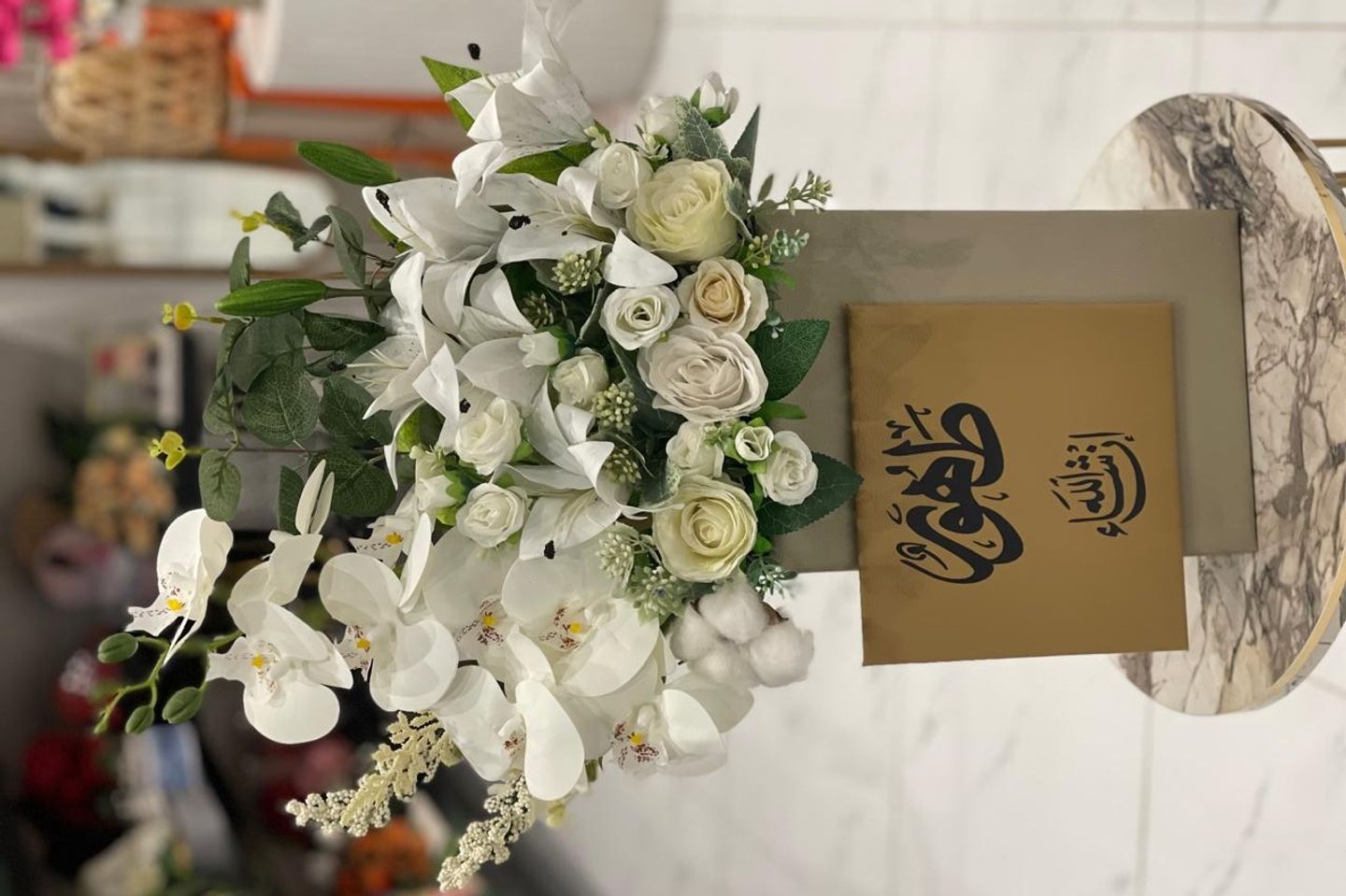 علبة ماء كتابة ورد صناعي