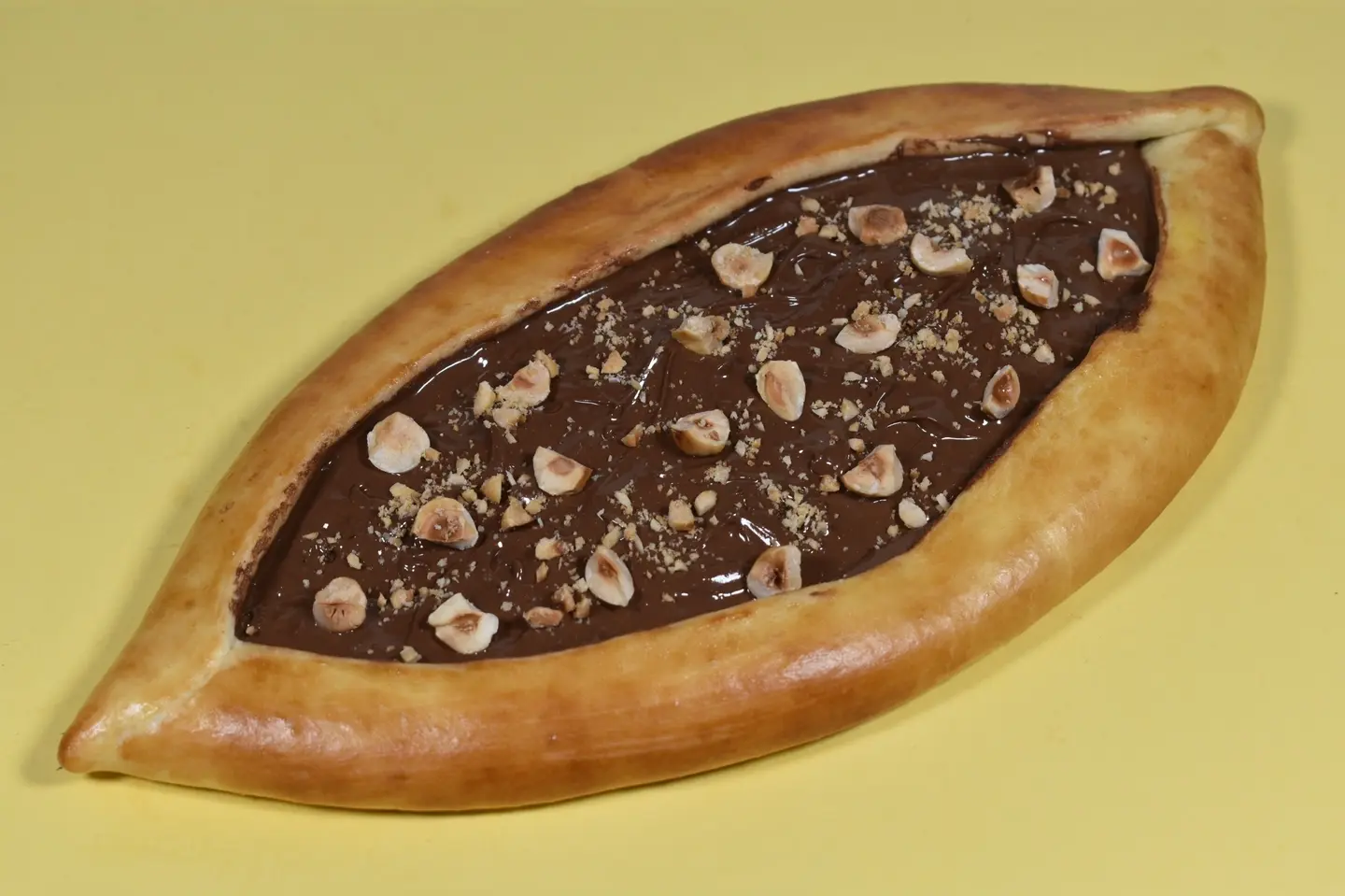 نوتيلا مع البندق