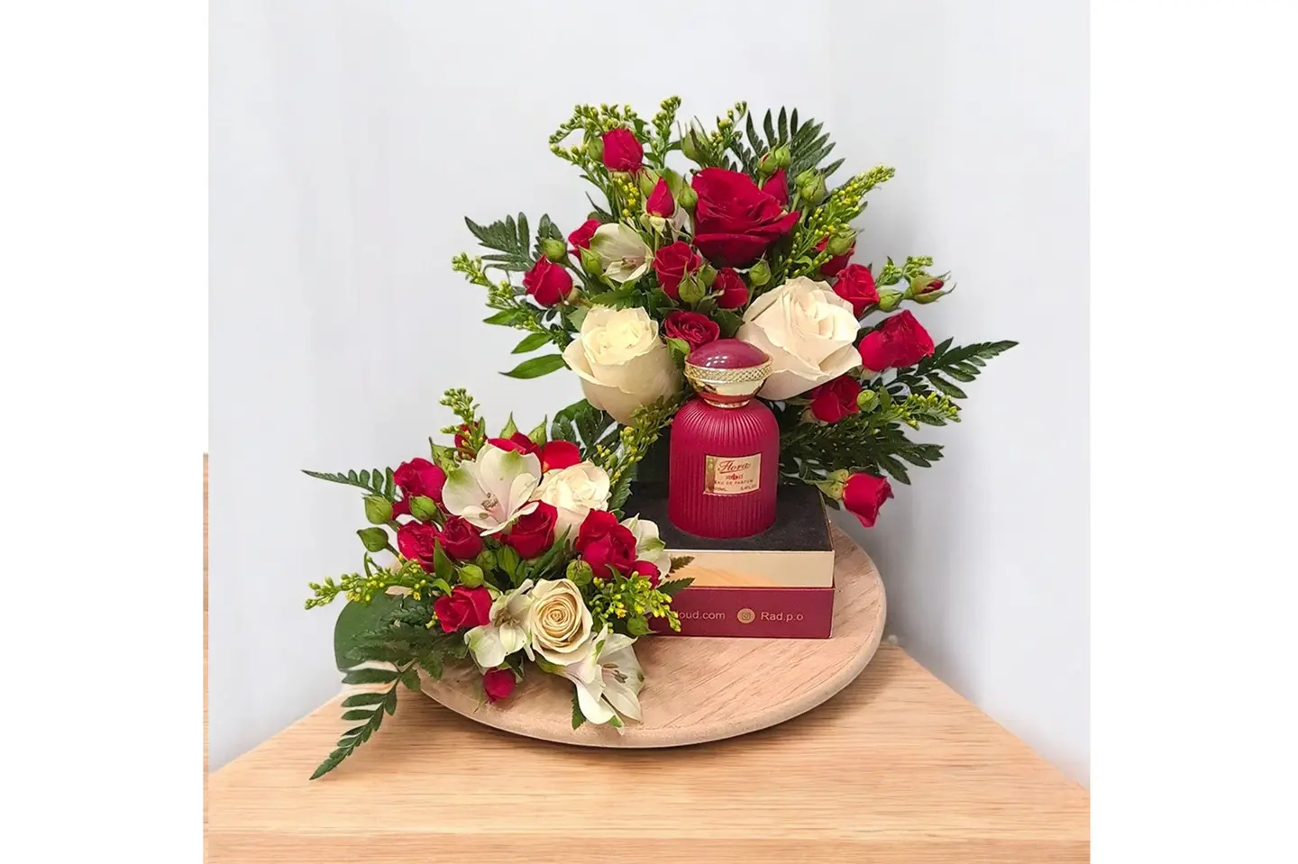 عطر فلورا راد مع ورد