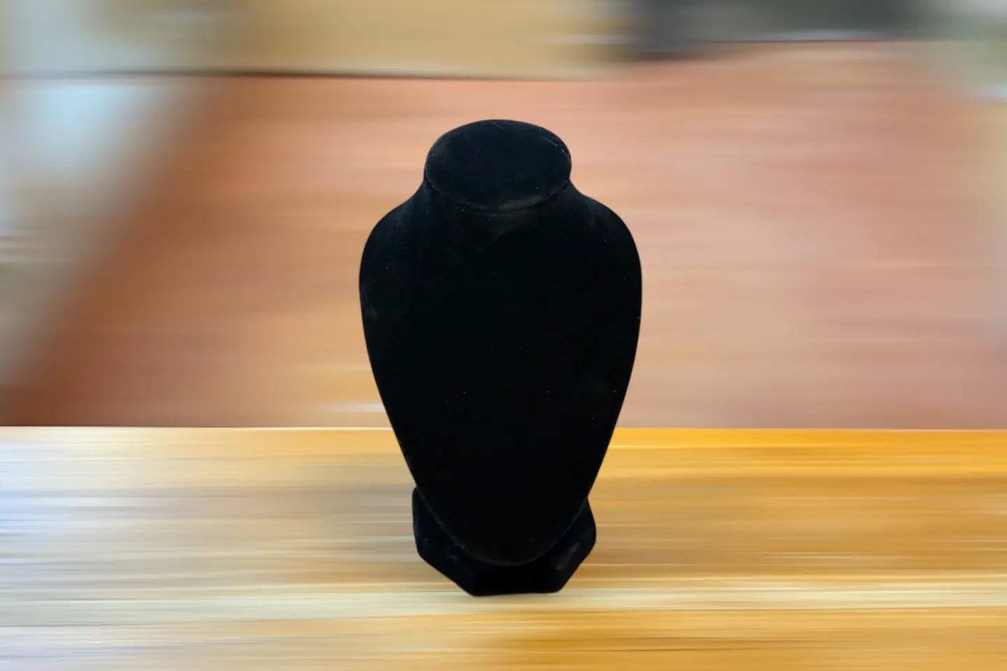 حامل عرض مجوهرات صغير