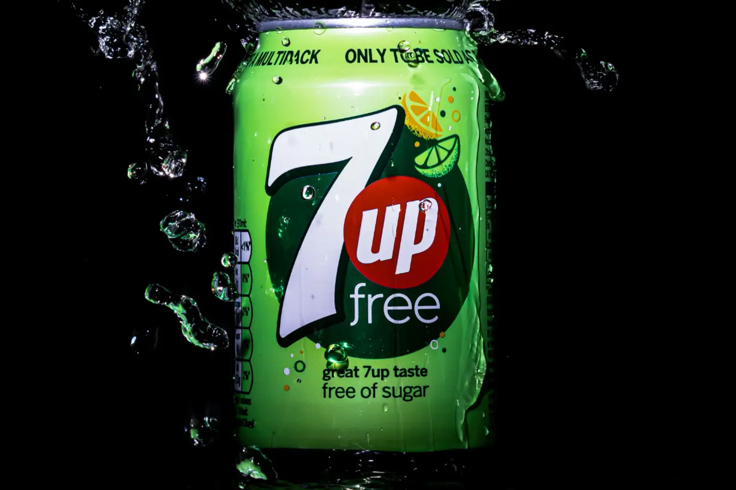 مشروبات غازية علب