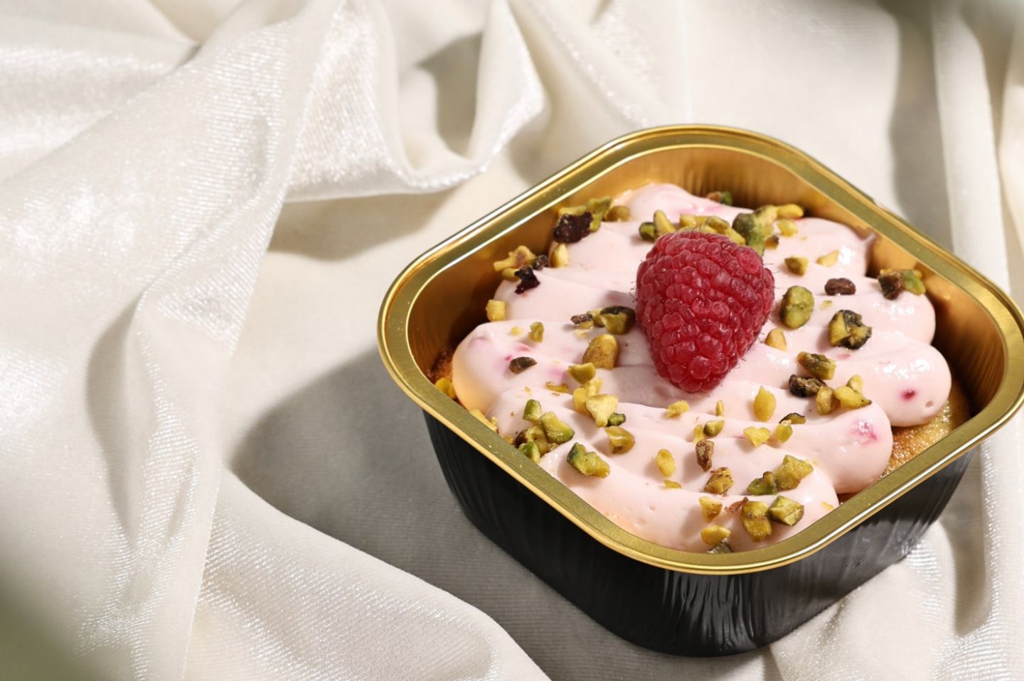 Pistachio With Raspberry Cake