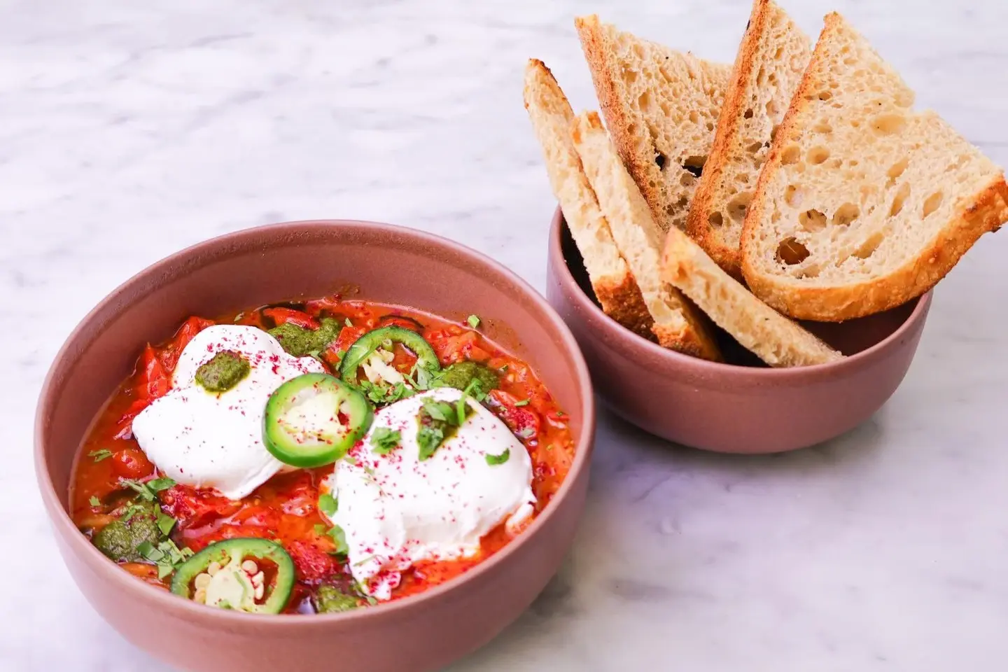 شكشكوكه حاره مع بيض البوشيه