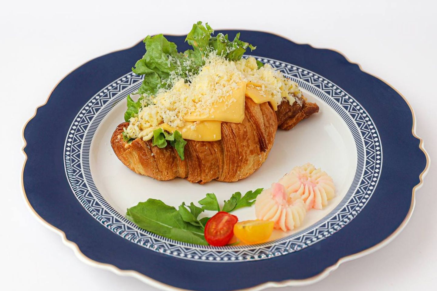 Scrambled Egg With Cheese Sandwich