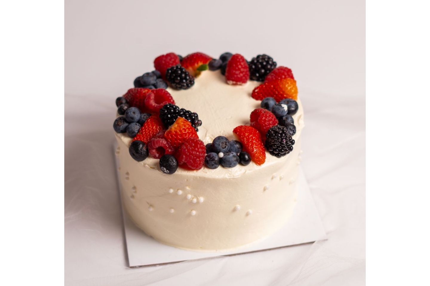 Vanilla Cake With Mixed Fruits