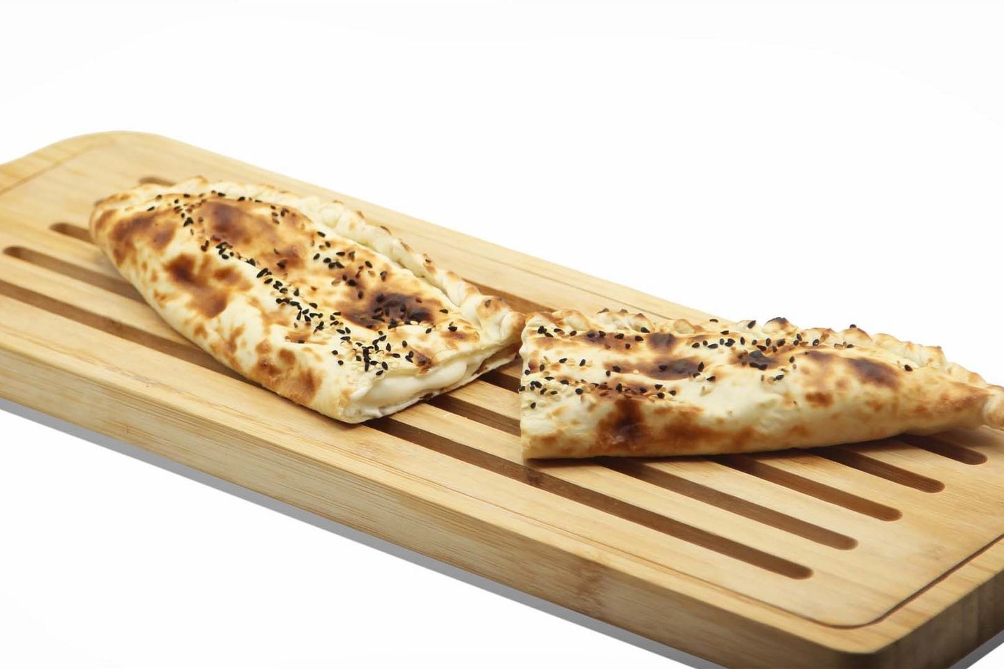 خبز تنور بالطحينة والجبن